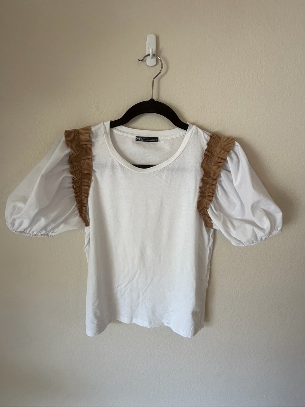 Zara White Short Sleeve Top with Tan Ruffle Straps